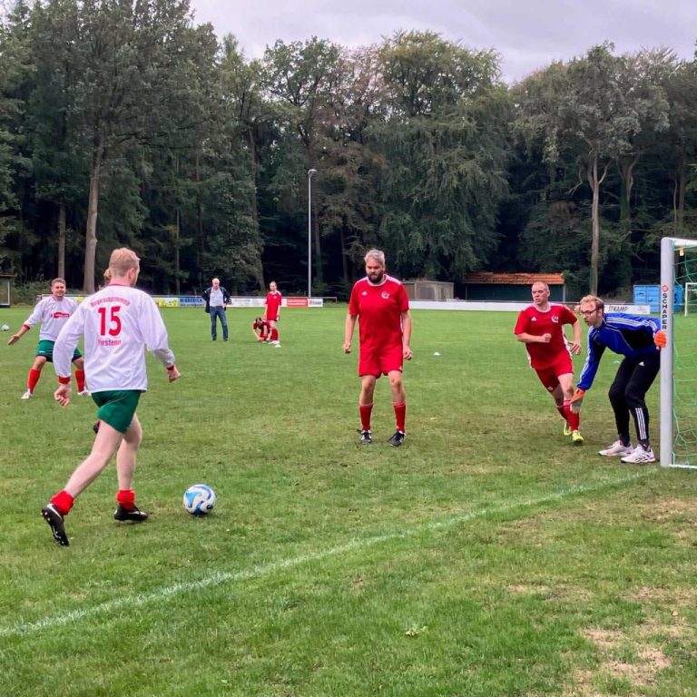 ⚽❤️ FAIRE SPIELE UND FAMILIÄRE STIMMUNG BEIM 50. FUSSBALLTURNIER „AKTION MENSCH“ 🏆🤝
